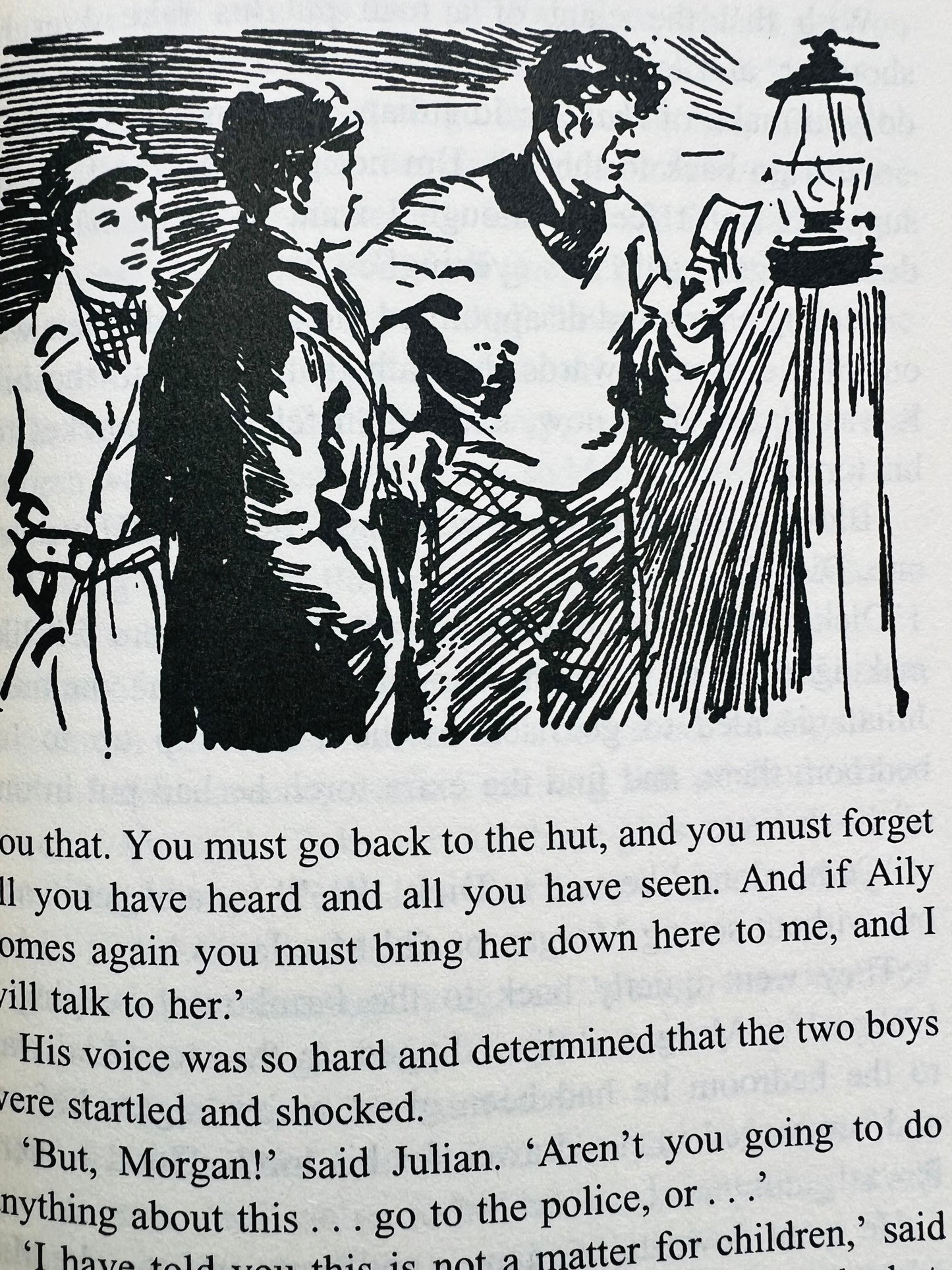 Five Get Into a Fix by Enid Blyton